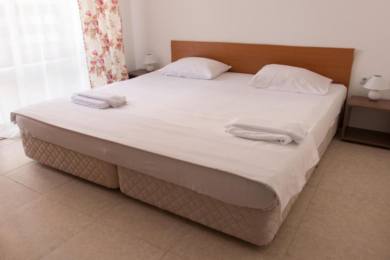 Vm Apartments Robinson Beach Pomorie Esterno foto